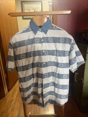 100% cotton Short-Sleeve Button-Up Shirt - Blue & White Stripe